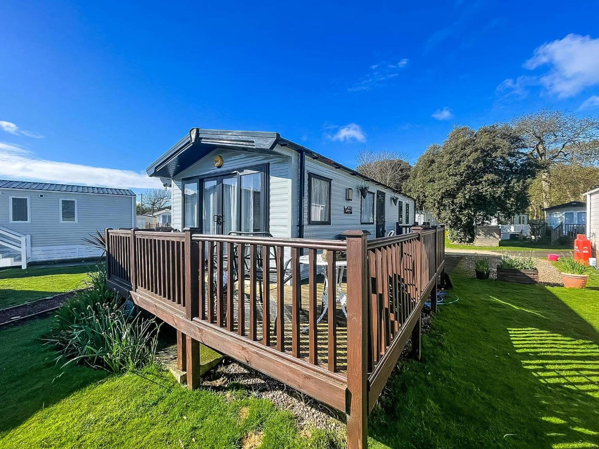 Beautiful Caravan For Hire With A Partial Sea View In Suffolk Ref 32042Az Lowestoft Luaran gambar