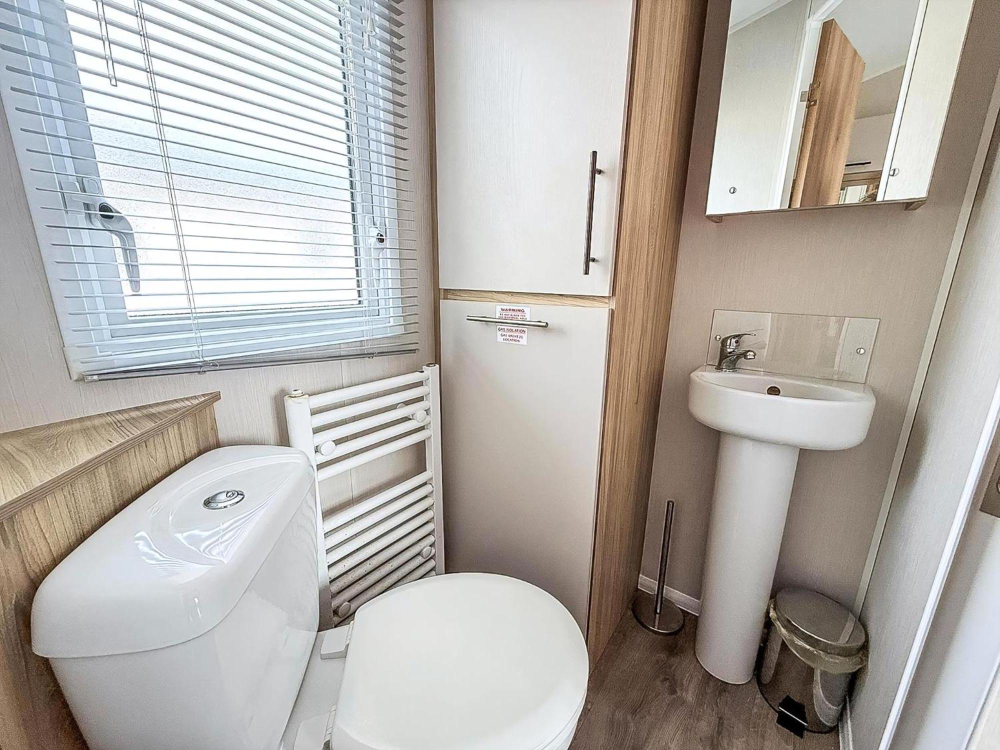 Beautiful Caravan For Hire With A Partial Sea View In Suffolk Ref 32042Az Lowestoft Luaran gambar
