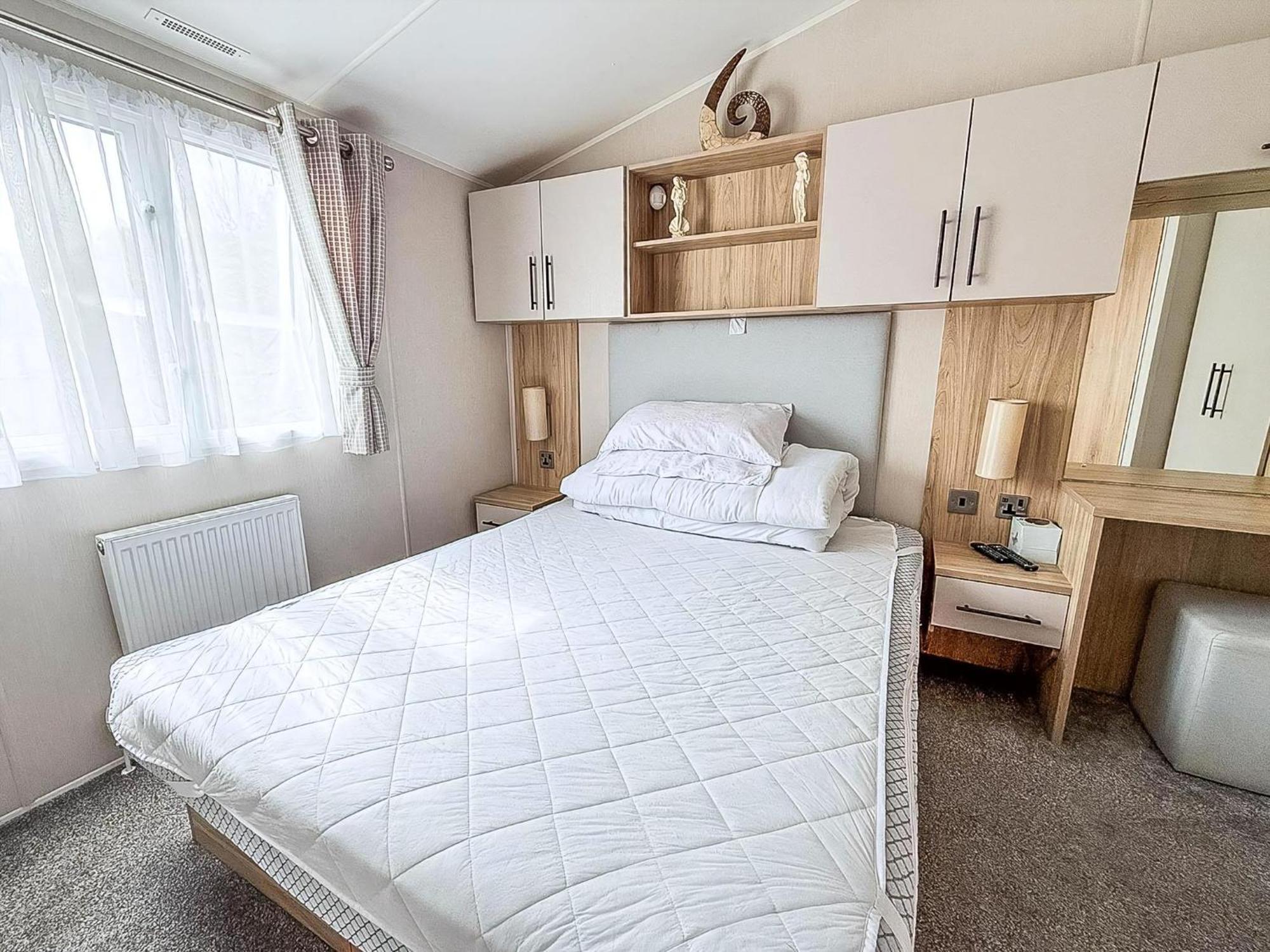 Beautiful Caravan For Hire With A Partial Sea View In Suffolk Ref 32042Az Lowestoft Luaran gambar